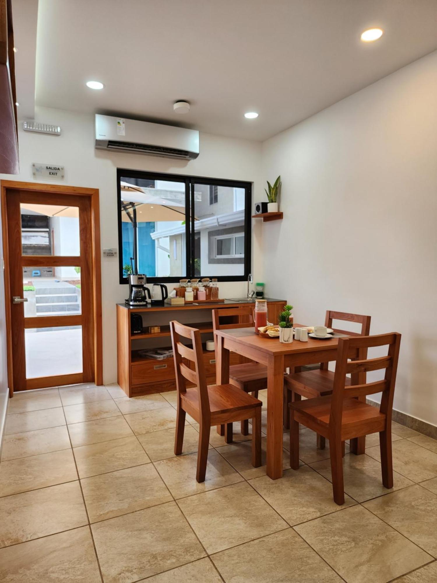 Casa Galapagos By Hostal Fragata Puerto Ayora  Extérieur photo