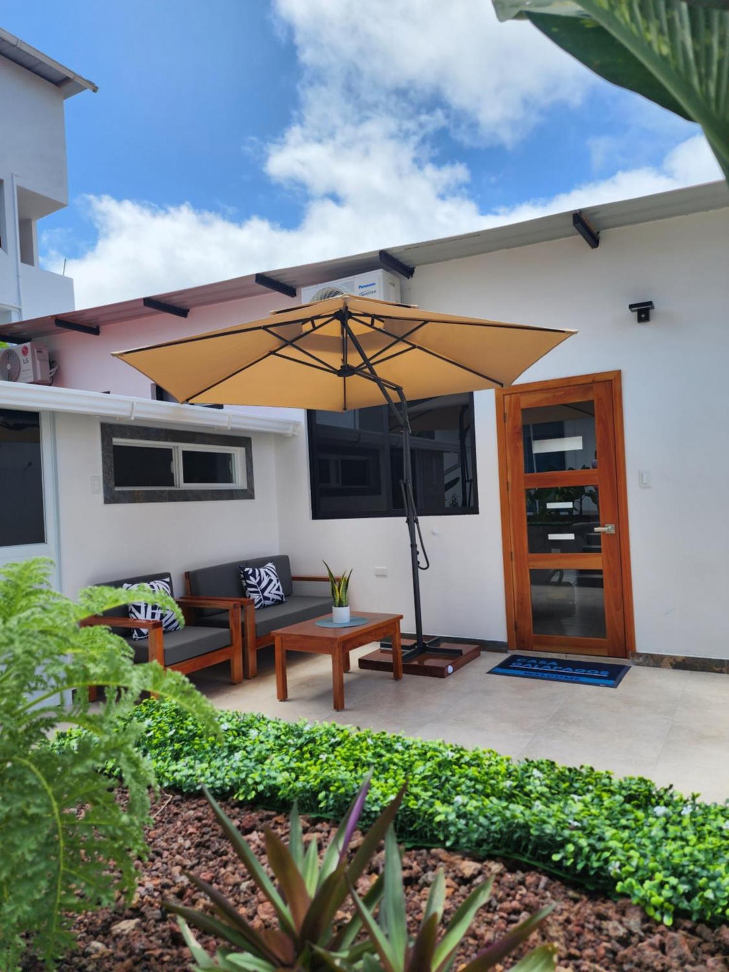 Casa Galapagos By Hostal Fragata Puerto Ayora  Extérieur photo